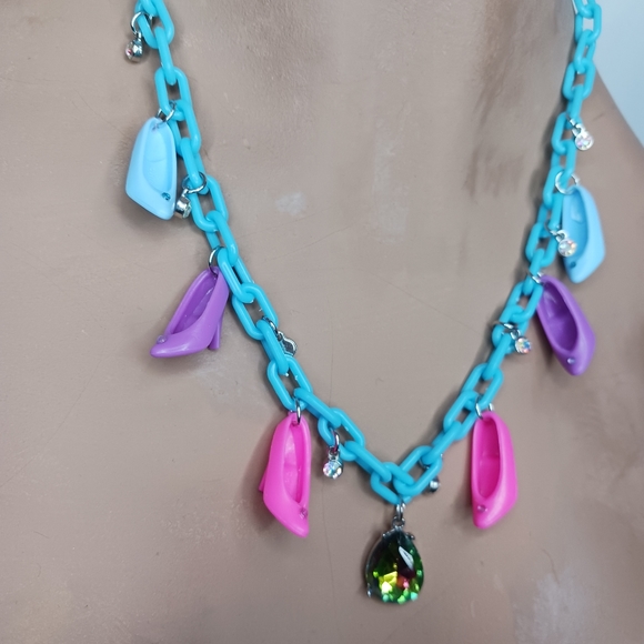 Vintage Barbie Doll High Heel Shoe Necklace. - Picture 3 of 4